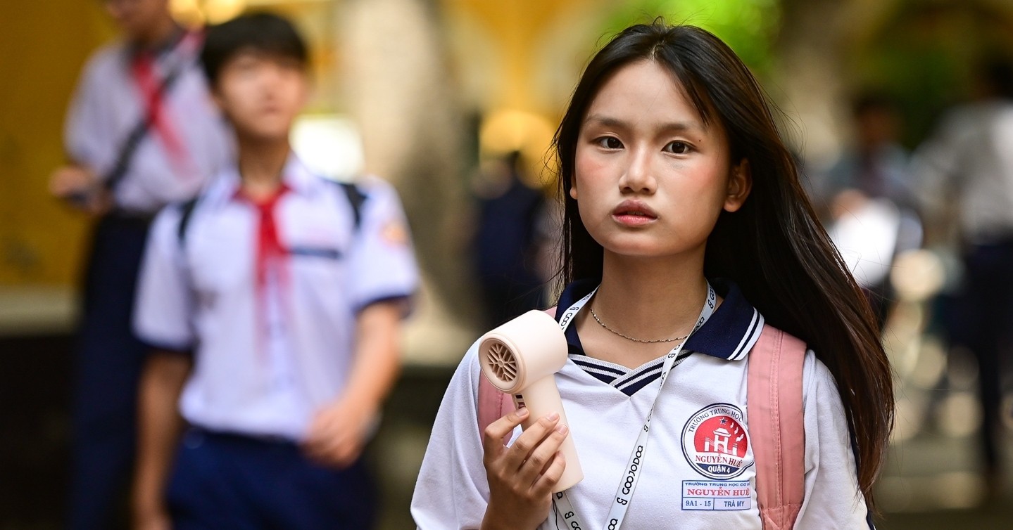 nlntv-thi-sinh-tphcm-lam-thu-tuc-thi-vao-10-quyet-tam-gianh-diem-cao-57859-1777882369.jpg