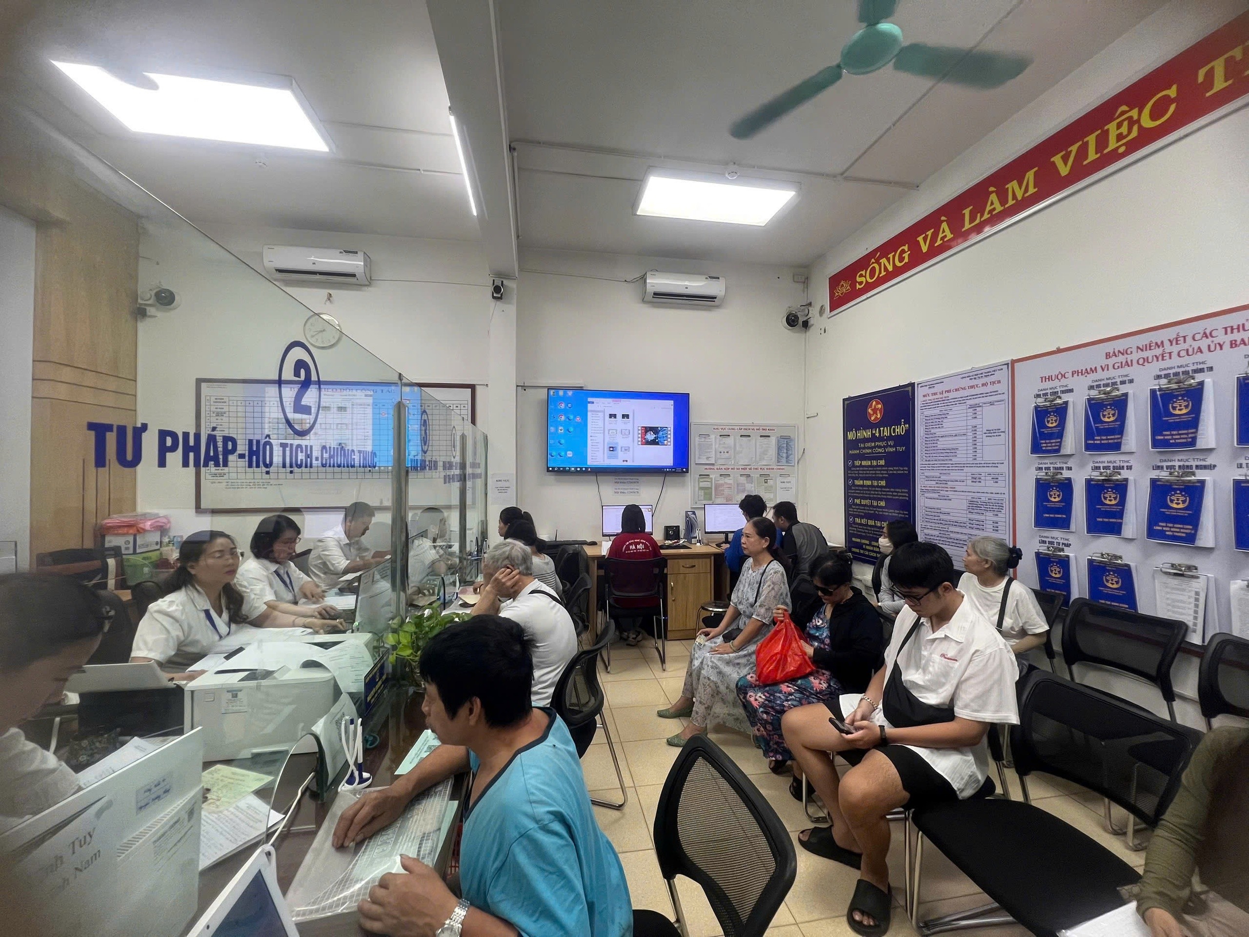 nlntv-cong-chung-phuong-1780112564.jpg