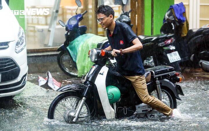 nlntv-ha-noi-mua-to-07171742-1781576054.jpg