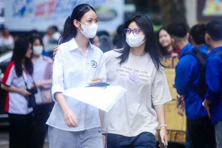 nlntv-tuyen-sinh-1781603849.jpg