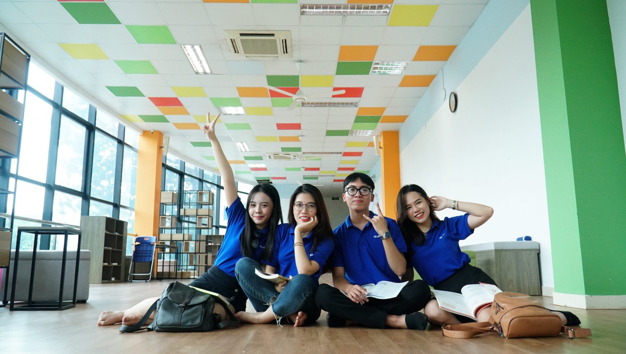 nlntv-sinh-vien-ulis-1784258117.jpg