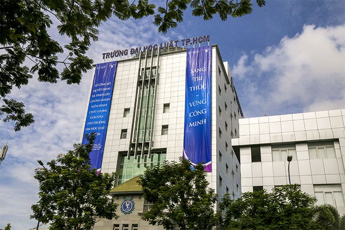truoccongtruong-2017-1786355484.jpg