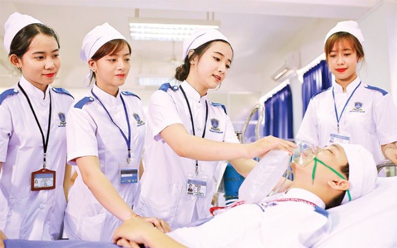 nlntv-sinh-vien-y-nam-nhat-hoc-gi-16633241948411311973095-1786681122.jpg