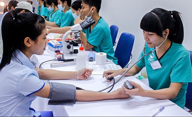 nlntv-kham-suc-khoe-nguoi-lao-dong-17780647894621239682944-1787044113.jpg