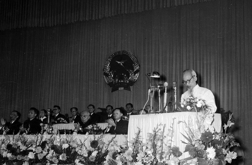 chu-tich-ho-chi-minh-1779072383.jpg