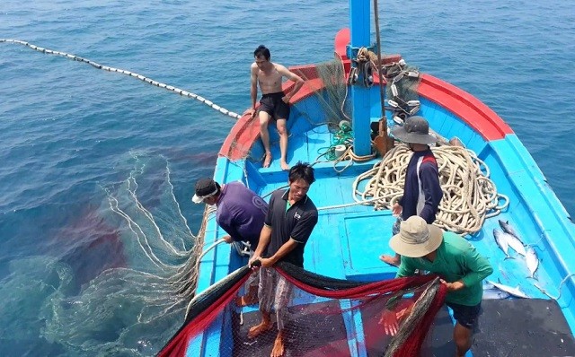 khac-phuc-the-vang-iuu-1785229375.jpg