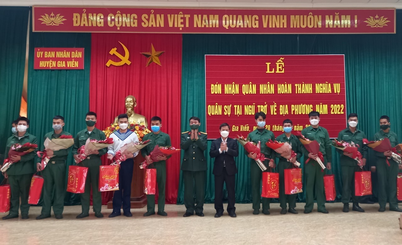 gia-vien-ninh-binh-don-nhan-quan-nhan-tro-ve-nvqs-2022-6-1642671016.jpg