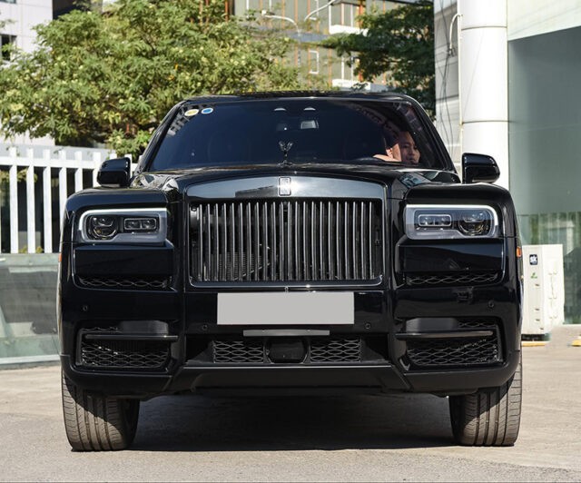 2022 RollsRoyce Cullinan Review Pricing and Specs