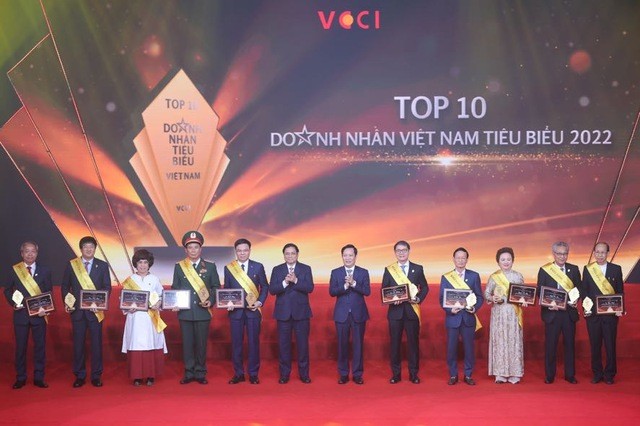 top-10-doanh-nhan-tieu-bieu-nhat-viet-nam-2022-la-ai-1665629117.jpg