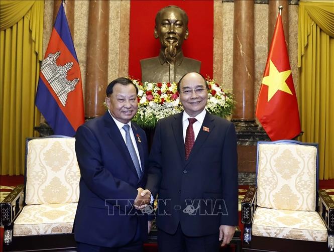 Chủ tịch nước Nguyễn Xuân Phúc tiếp Chủ tịch Thượng viện Campuchia ...