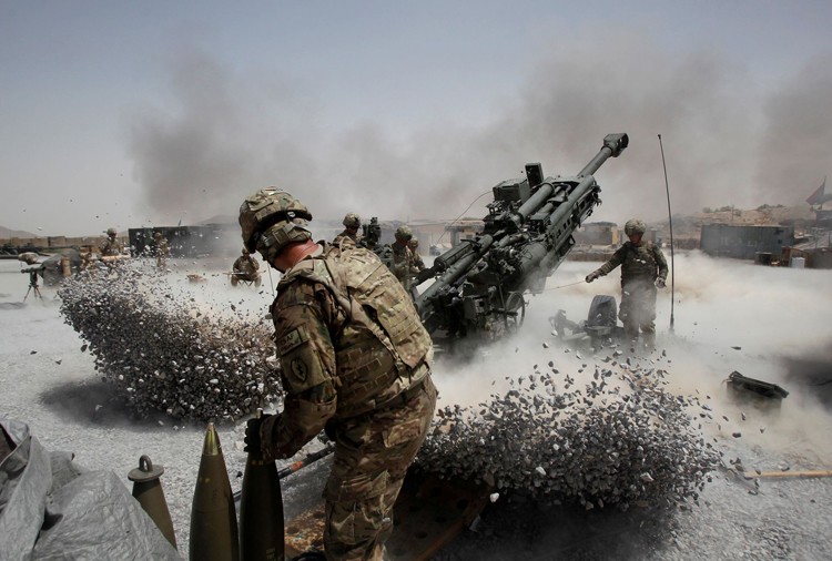 Binh sĩ Mỹ khai khỏa tại tỉnh Kandahar, miền Nam Afghanistan năm 2011. Ảnh: Reuters