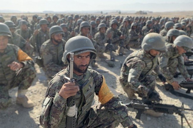 Sự lo lắng của người lính Afghanistan trước một trận chiến