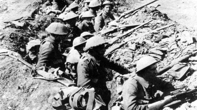 Chiến tranh thế giới thứ nhất mở đầu với sự kiện Hoàng thái tử Áo-Hung bị ám sát vào ngày 28/6/1914, dẫn đến việc người Áo-Hung tuyên chiến với Serbia. Sự kiện này được nối tiếp bằng một loạt các cuộc chiến khác, với hơn 70 triệu quân nhân được huy động.
