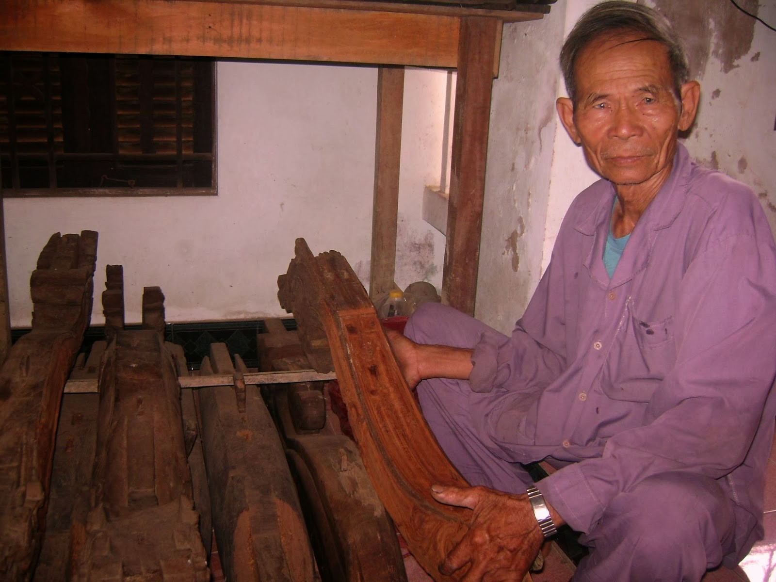 Nghệ nhân Nguyễn Màn, người 50 năm gắn bó với nhà rường