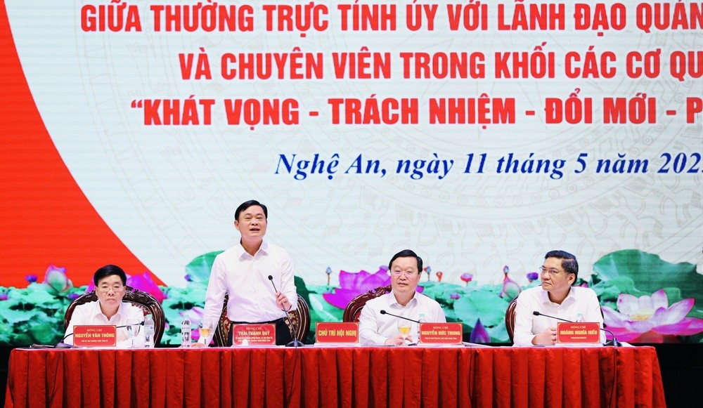 vai-tro-cua-cong-doan-trong-tham-gia-gop-y-xay-dung-dang-01-1686965893.jpg