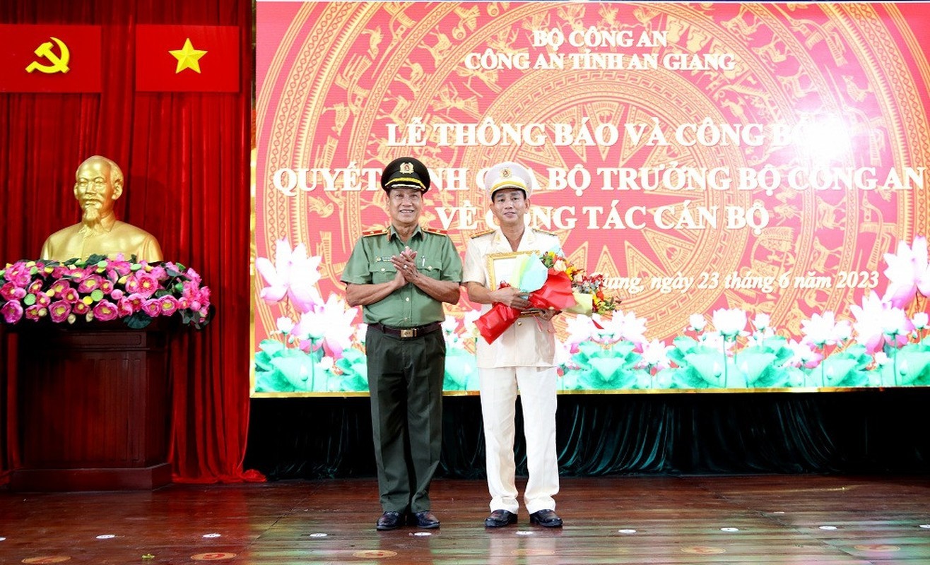 dai-ta-tran-van-cung-lam-pho-giam-doc-cong-an-tinh-an-giang-1687571172.jpg