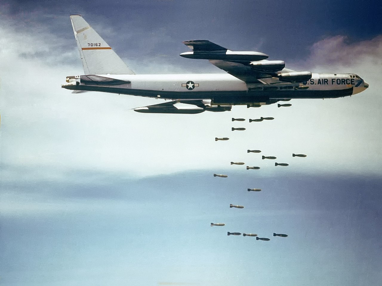 1280px-boeing-b-52-dropping-bombs-1691073646.jpg