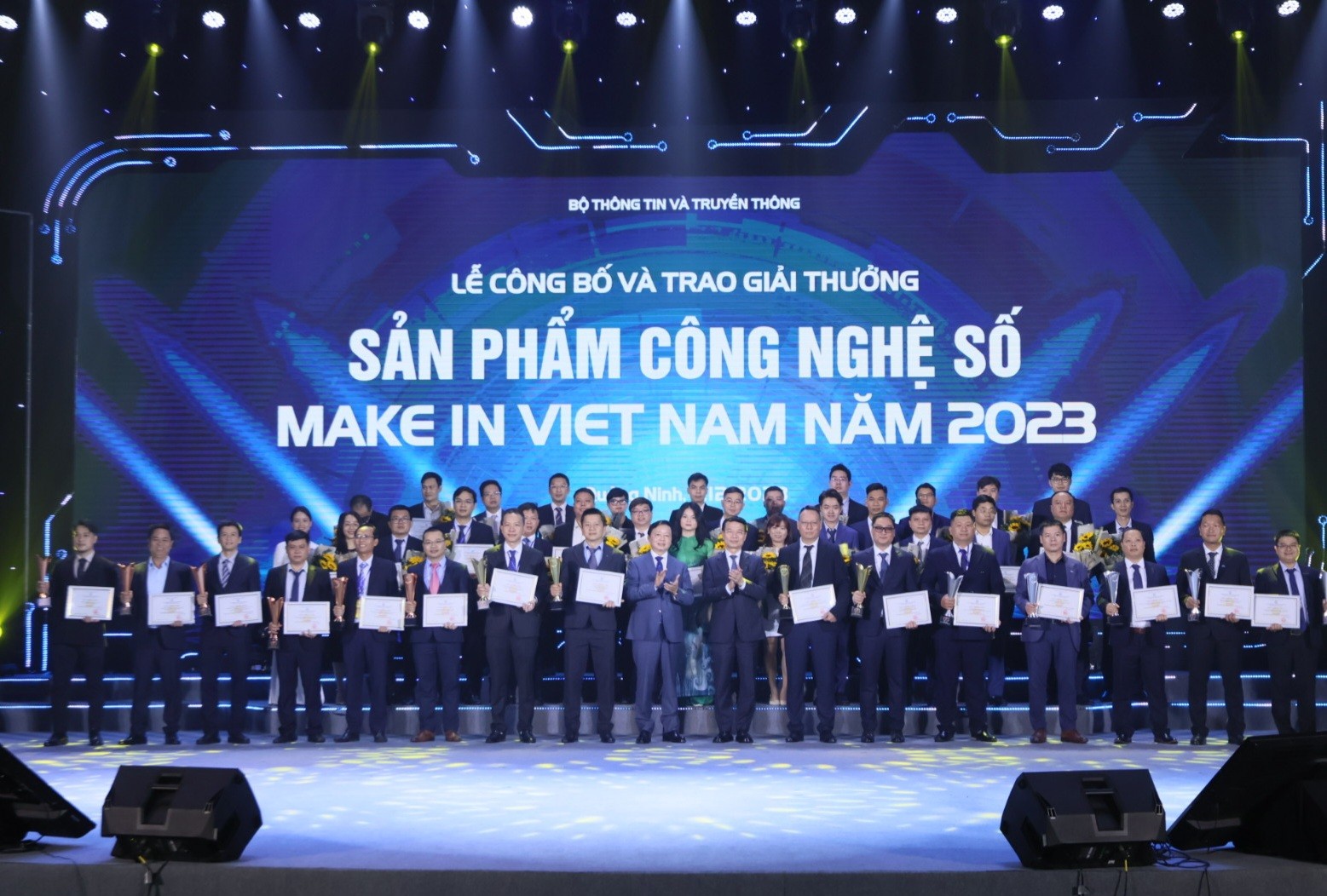 dien-dan-quoc-gia-phat-trien-doanh-nghiep-cong-nghe-so-pho-cap-cong-nghe-so-vao-cuoc-song-03-1702278756.jpeg