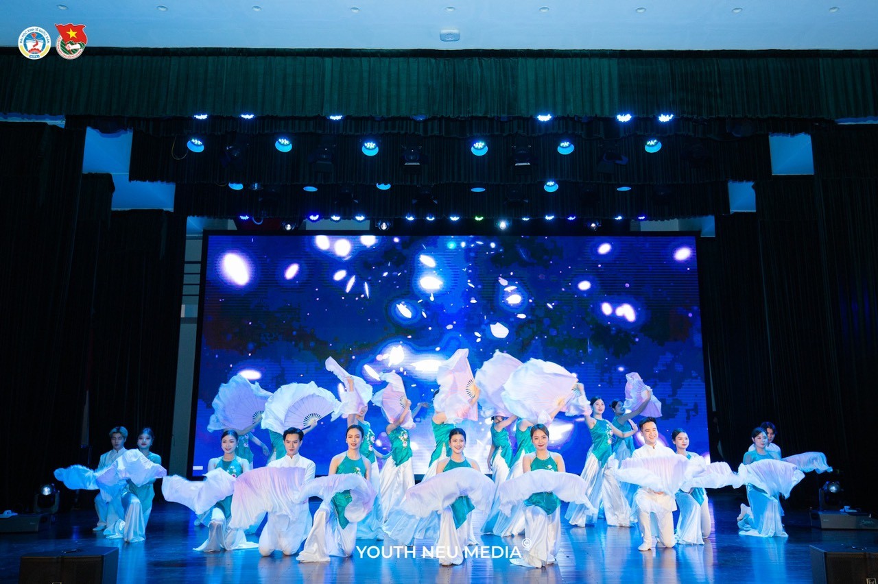 neu-glory-night-2024-dau-moc-an-tuong-trong-hanh-trinh-ruc-ro-cua-truong-dai-hoc-kinh-te-quoc-dan-1705984147.jpg