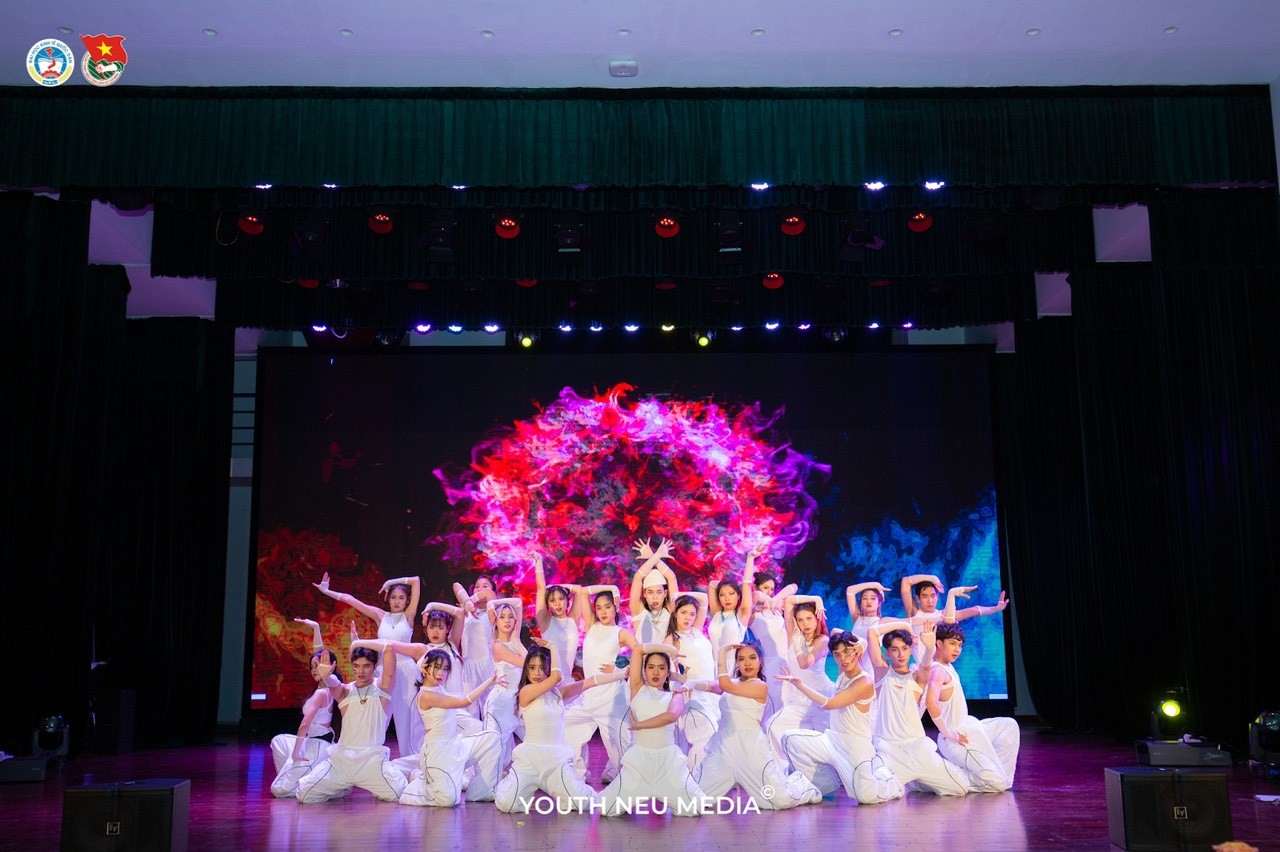 neu-glory-night-2024-dau-moc-an-tuong-trong-hanh-trinh-ruc-ro-cua-truong-dai-hoc-kinh-te-quoc-dan02-1705984147.jpg