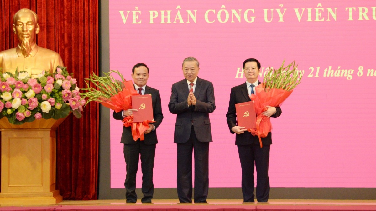 bo-chinh-tri-phan-cong-truong-ban-kinh-te-trung-uong-va-truong-ban-dan-van-trung-uong-1724231481.jpeg