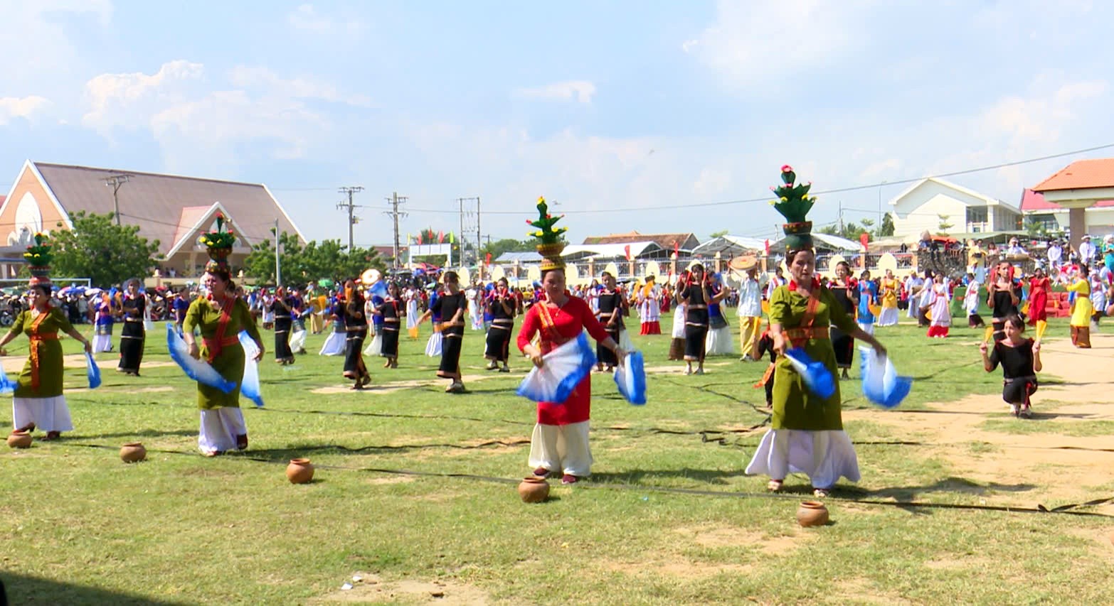 chuong-trinh-van-nghe-mua-cong-dong-chao-don-le-hoi-kate-2024-tai-lang-cham-huu-duc-xa-phuoc-huu-huyen-ninh-phuoc-ninh-thuan-1728006986.jpg