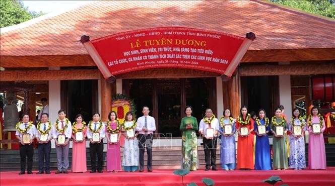 le-tuyen-duong-hssv-tri-thuc-nha-sang-tao-tieu-bieu-2024-1-1730362116.jpg