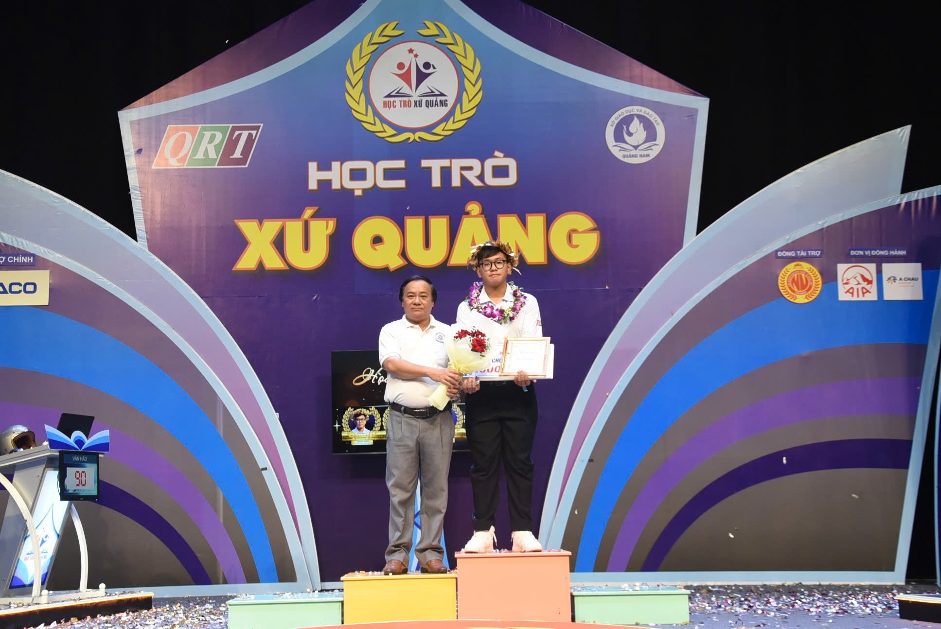 hoc-tro-xu-quang-6-1731857448.jpg