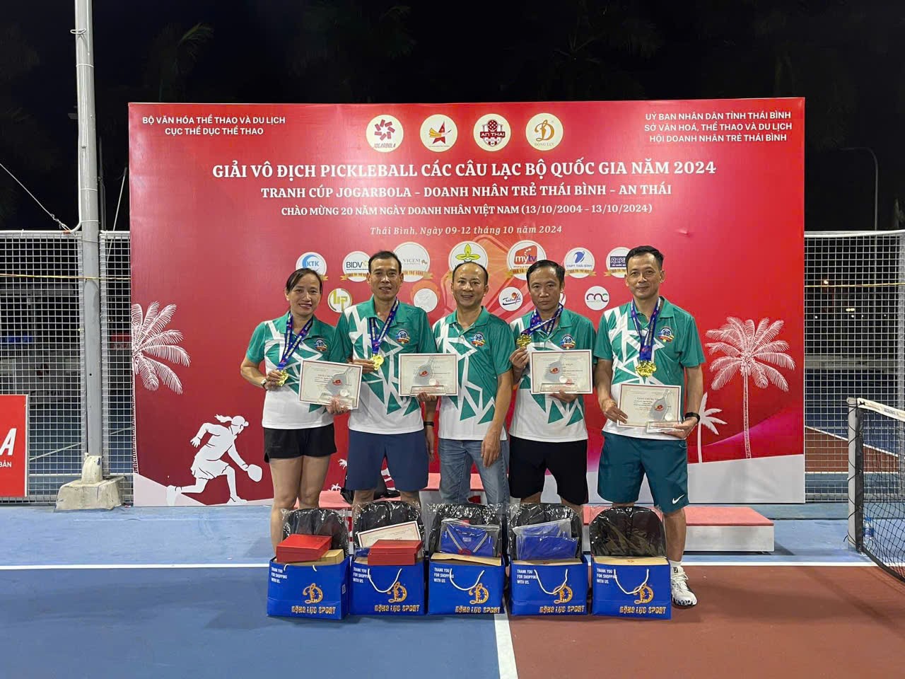 2-ong-vu-van-tuyen-chu-tich-hoi-pickleball-quang-ninh-dung-giua-1731922463.jpg