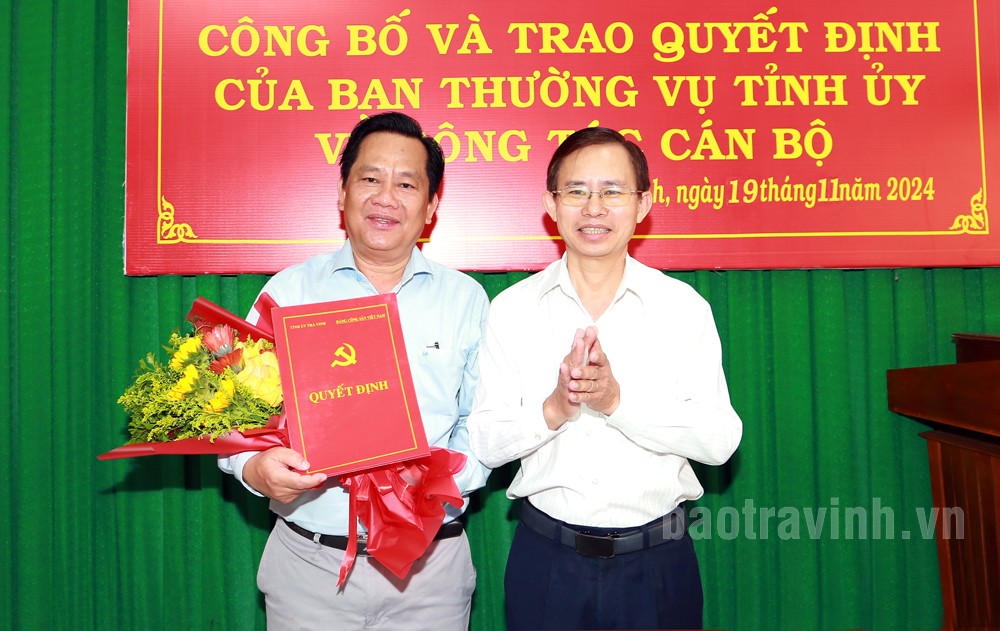 chu-tich-ubnd-tphcm-trao-quyet-dinh-bo-nhiem-nhieu-can-bo-chu-chot-01-1732006527.jpeg