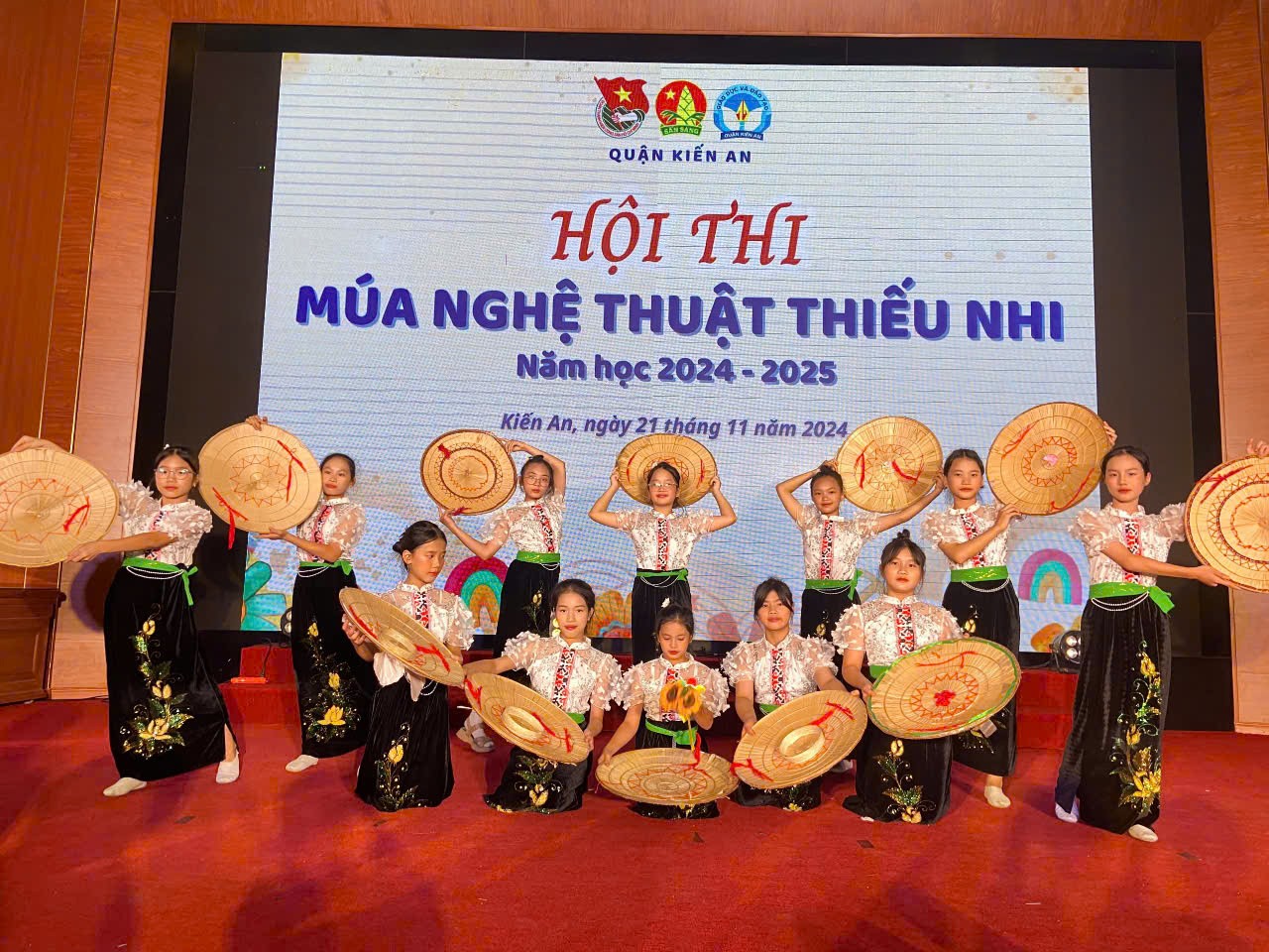 hoi-thi-mua-nghe-thuat-thieu-nhi-2024-2025-1-1732243376.jpg