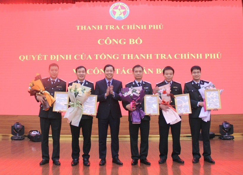 thanh-tra-chinh-phu-tong-cuc-hai-quan-bo-nhiem-can-bo-moi01-1732244633.jpeg