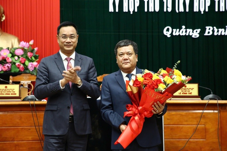 ong-tran-phong-duoc-bau-lam-chu-tich-ubnd-tinh-quang-binh01-1733885081.jpeg