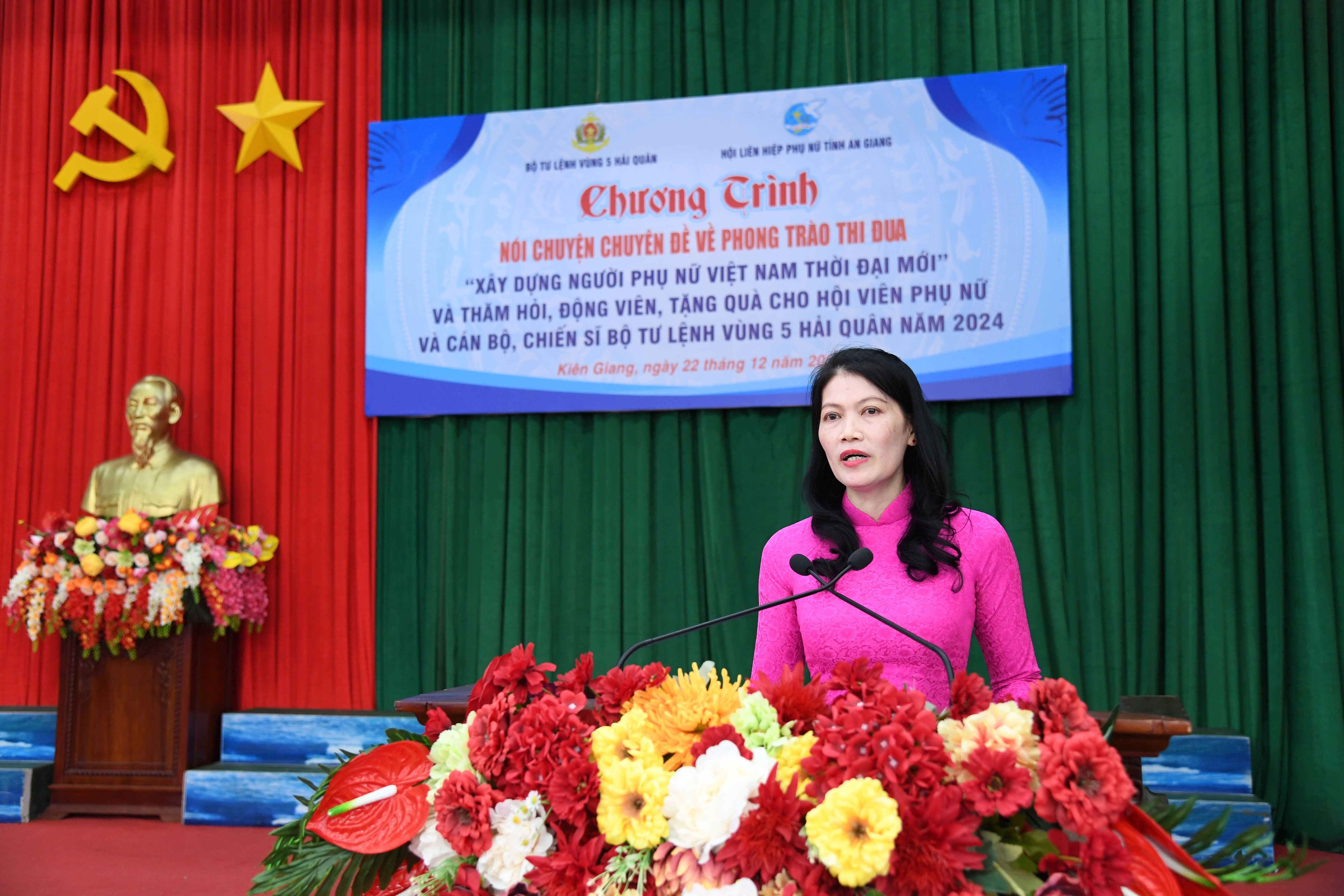 2-dong-chi-chi-nguyen-thi-quyen-phat-bieu-tai-chuong-trinh-1734922751.jpg