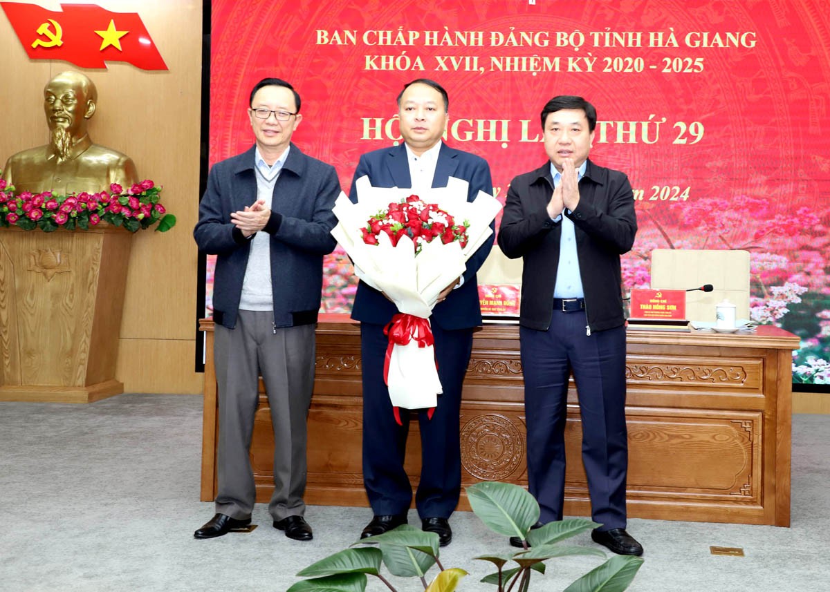 dai-ta-phan-huy-ngoc-duoc-bau-giu-chuc-pho-bi-thu-tinh-uy-ha-giang-1735366590.jpg