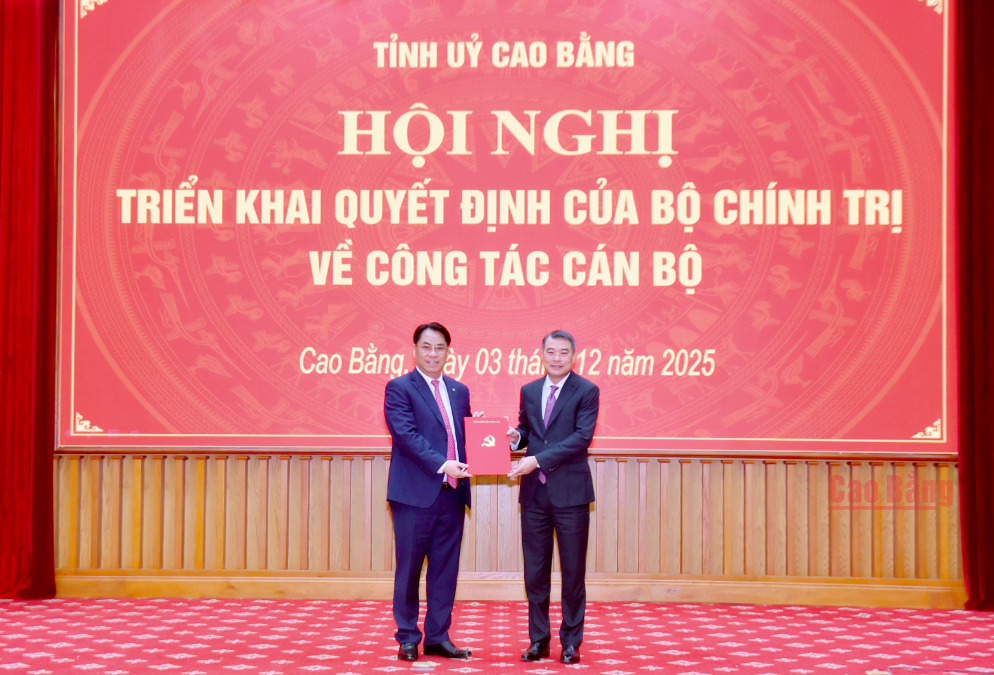 ong-phan-thang-an-lam-bi-thu-tinh-uy-cao-bang-02-1764754786.png