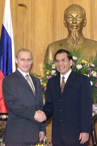 vladimir-putin-in-vietnam-1-2-march-2001-9-1770525770.jpg