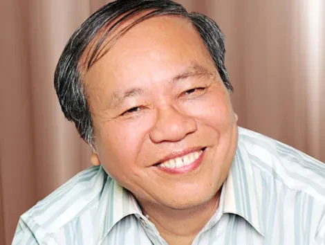 Nhà thơ Trần Nhuận Minh – người theo đuổi bền bỉ “vệt thơ chân dung” với những phận người cụ thể trong đời sống. Ảnh: Thi Viện