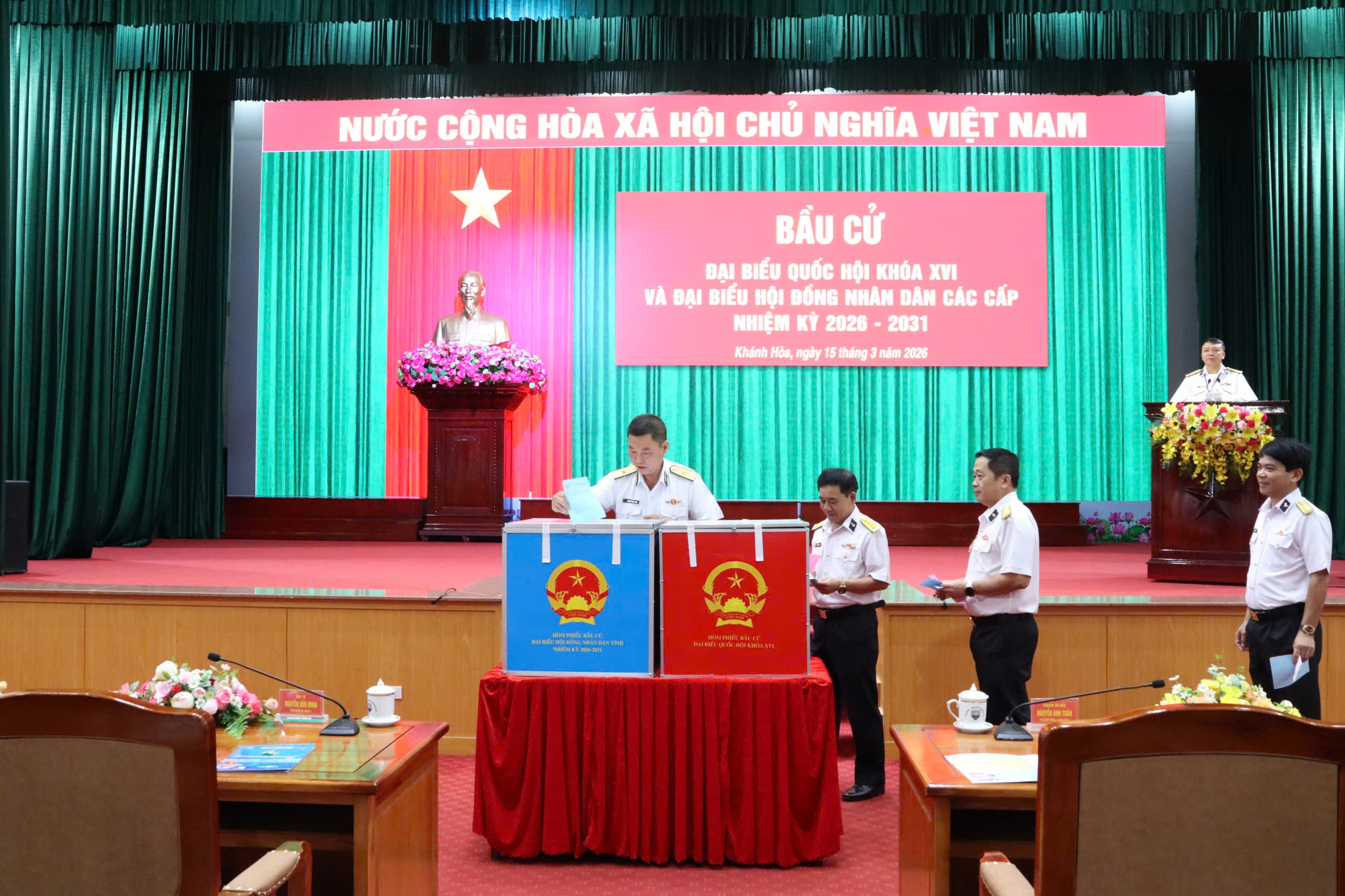 thu-truong-bo-tu-lenh-vung-4-hai-quan-tham-gia-bo-phieu-bau-cu-dai-bieu-quoc-hoi-khoa-xvi-va-dai-bieu-hdnd-cac-cap-nhiem-ky-2026-2031-tai-khu-vuc-bo-phieu-so-17-hoi-truong-bo-tu-lenh-vung-1773571727.jpg