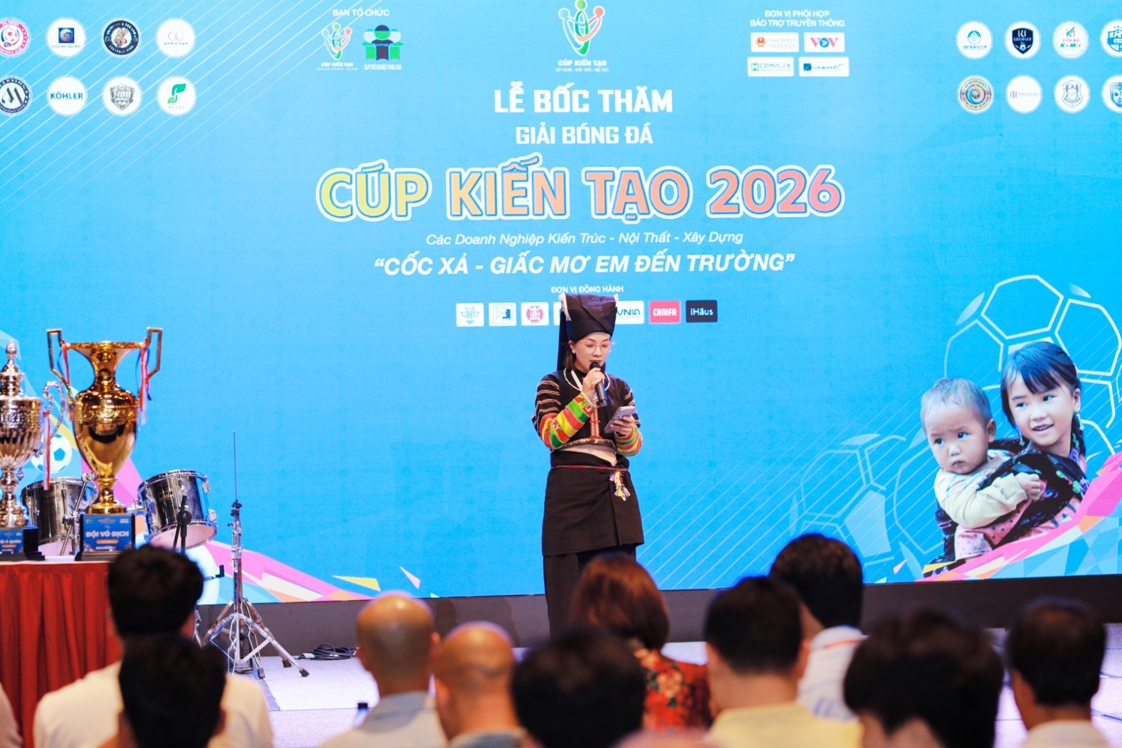 viet-tiep-giac-mo-em-den-truong-cung-cup-kien-tao-2026-04-large-1776610660.jpg