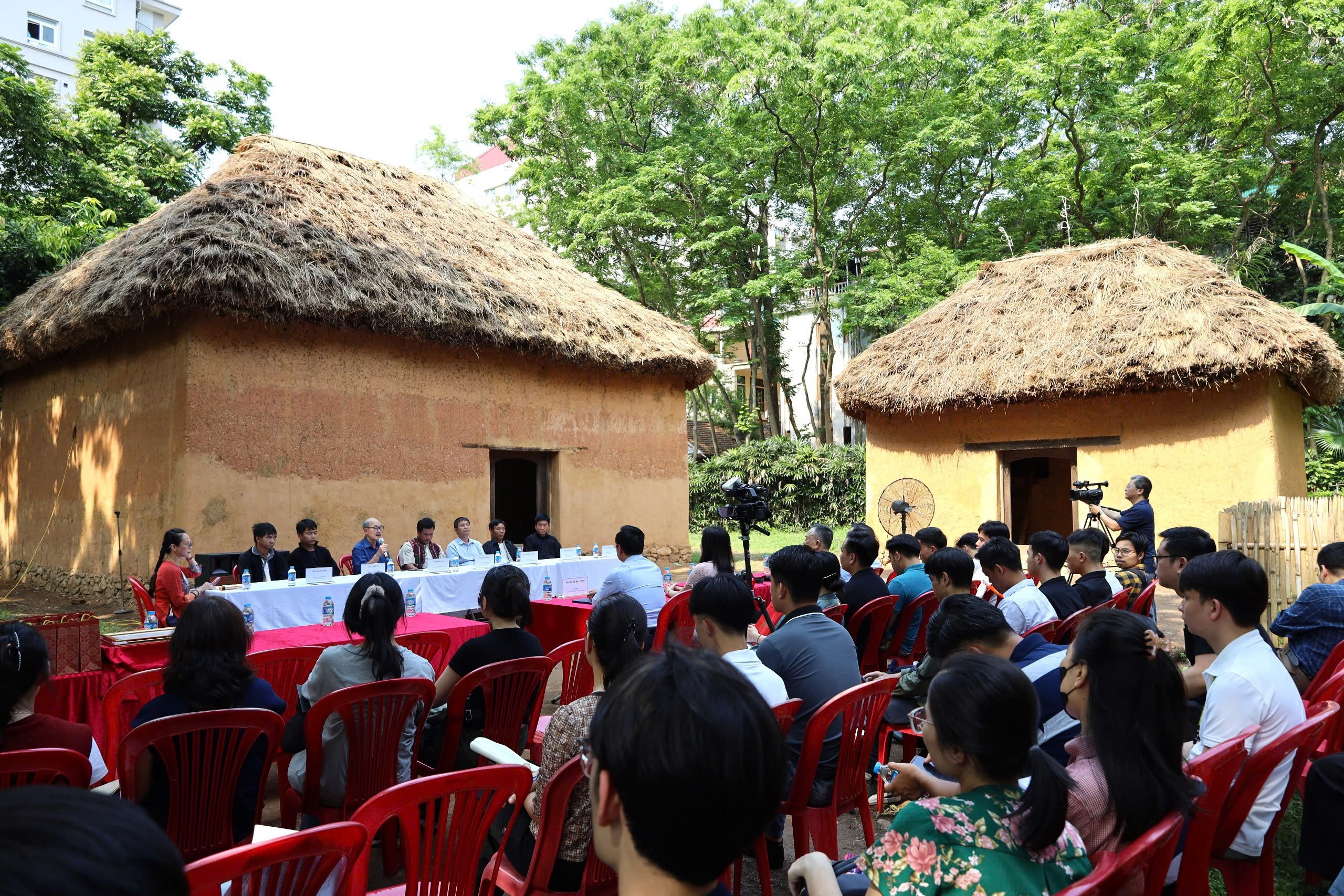 1-quang-canh-buoi-toa-dam-1777427352.jpg