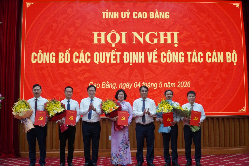son-la-cao-bang-kien-toan-cong-tac-can-bo-bo-nhiem-loat-lanh-dao-moi-01-1777943929.jpg