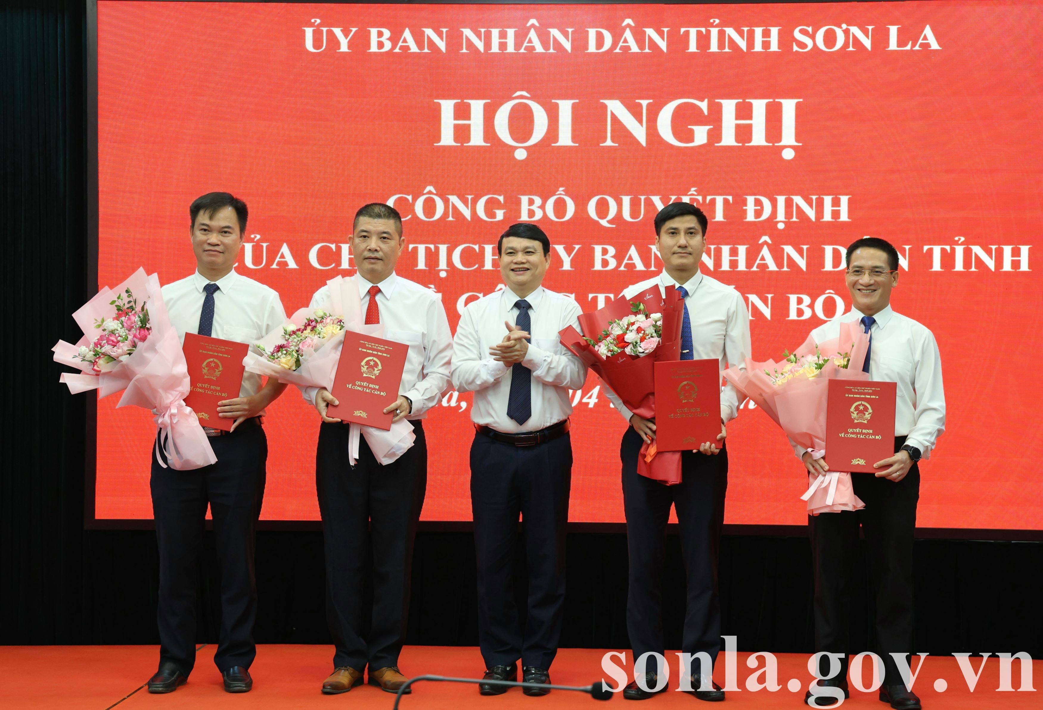 son-la-cao-bang-kien-toan-cong-tac-can-bo-bo-nhiem-loat-lanh-dao-moi-02-1777943929.jpg