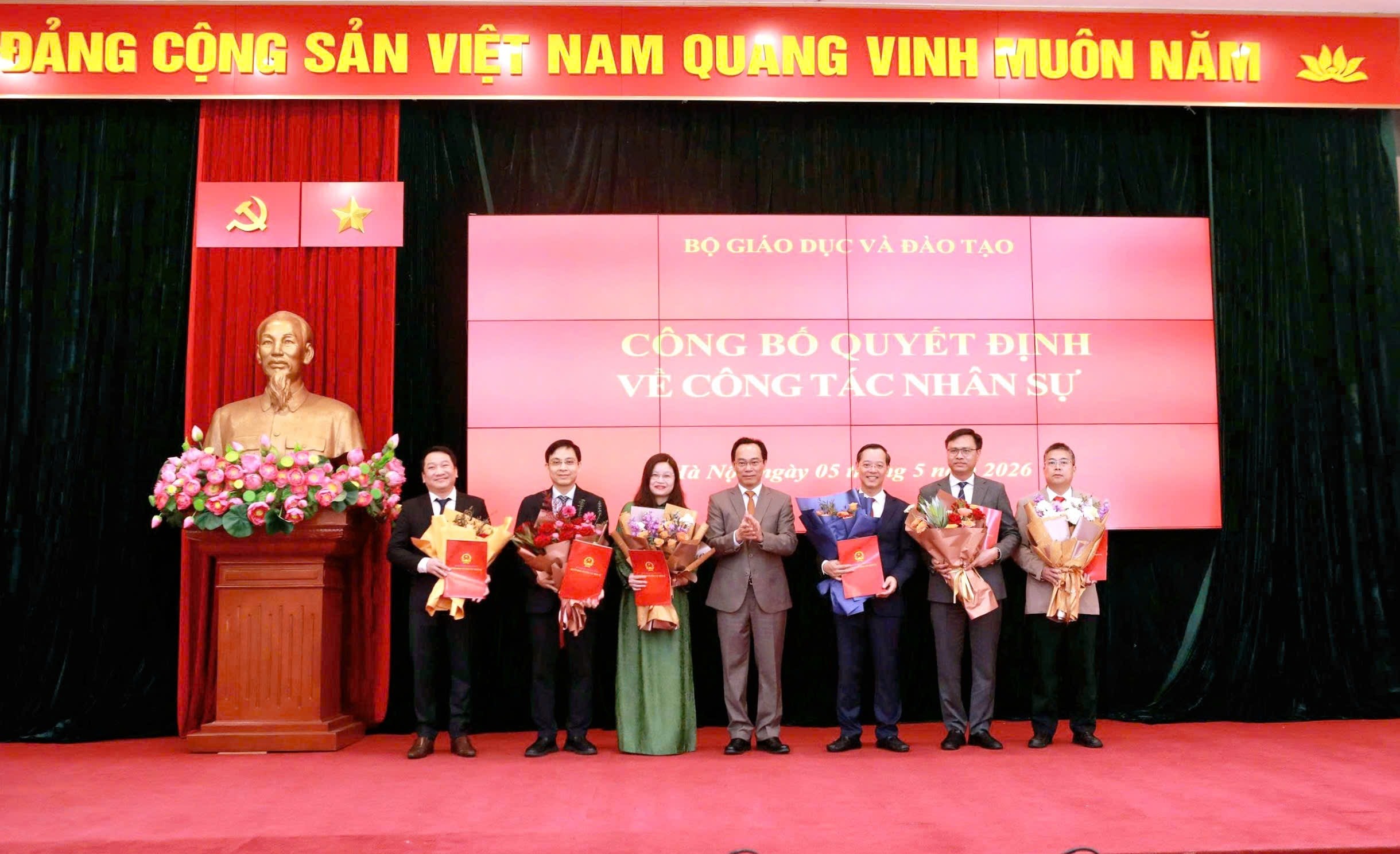 bo-gd-dt-dieu-dong-bo-nhiem-8-can-bo-lanh-dao-chu-chot-1778029623.jpg