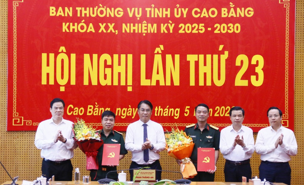 dien-bien-cao-bang-cong-bo-cac-quyet-dinh-cua-ban-bi-thu-ve-cong-tac-can-bo-01-1778122756.jpg