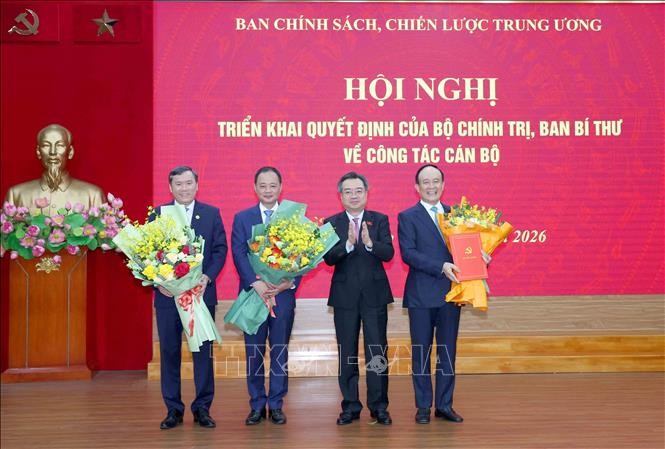 cong-bo-cac-nghi-quyet-cua-uy-ban-thuong-vu-quoc-hoi-ve-cong-tac-can-bo-01-1778203452.jpg