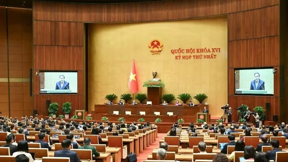 cong-bo-cac-nghi-quyet-cua-uy-ban-thuong-vu-quoc-hoi-ve-cong-tac-can-bo-02-1778203479.jpg