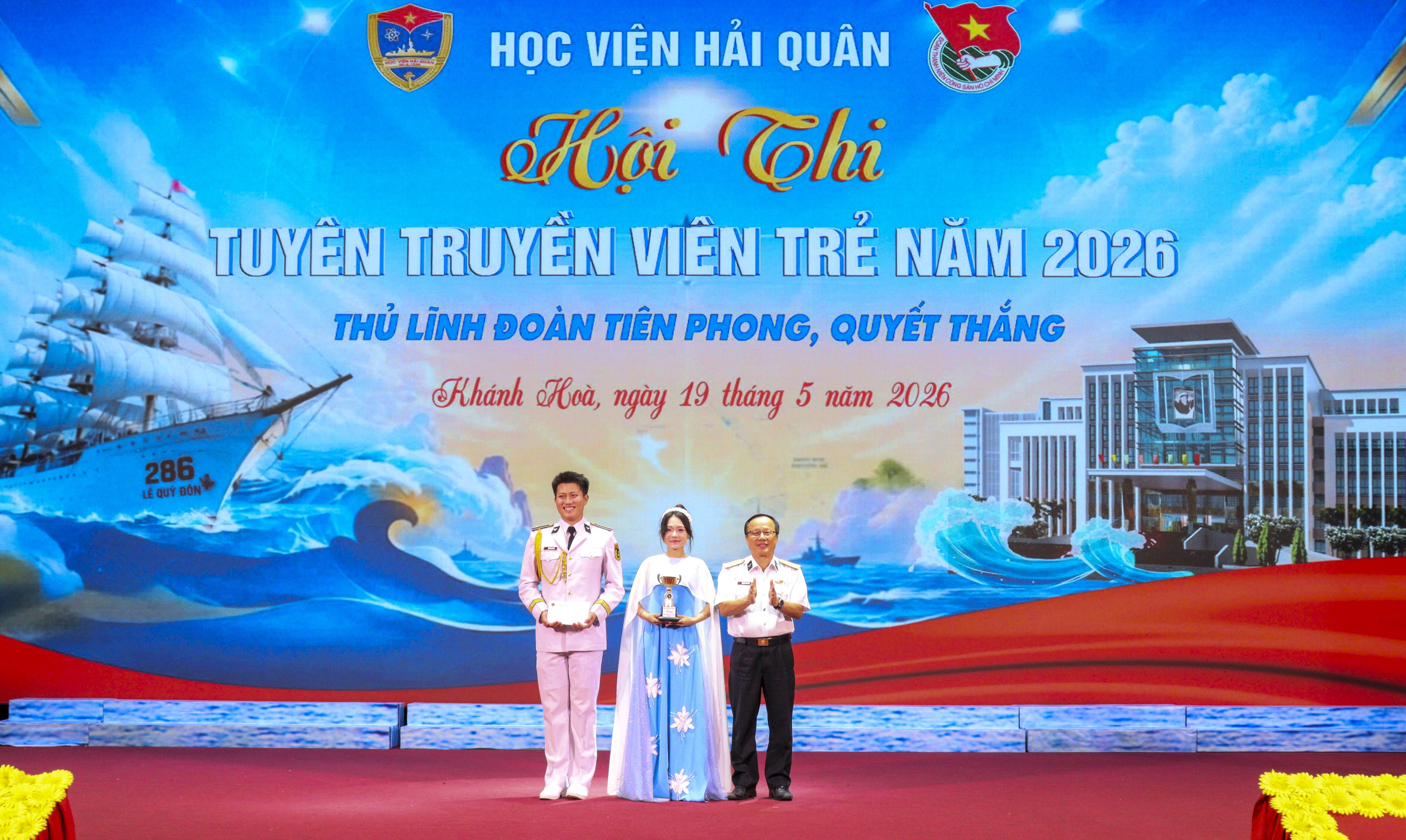 3-ban-to-chuc-trao-giai-cho-02-ca-nhan-tuyen-truyen-vien-chinh-xuat-sac-nhat-hoi-thi-1779280027.JPG