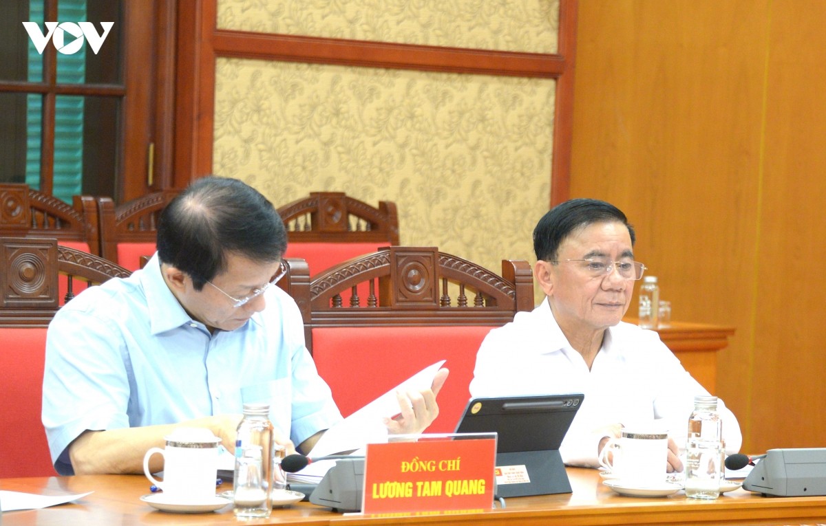 thuong-truc-ban-bi-thu-tran-cam-tu-ben-phai-phat-bieu-tai-buoi-lam-viec-1jpg-1779336524.jpg