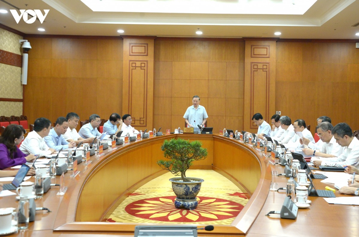 toan-canh-buoi-lam-viec-2jpg-1779336338.jpg